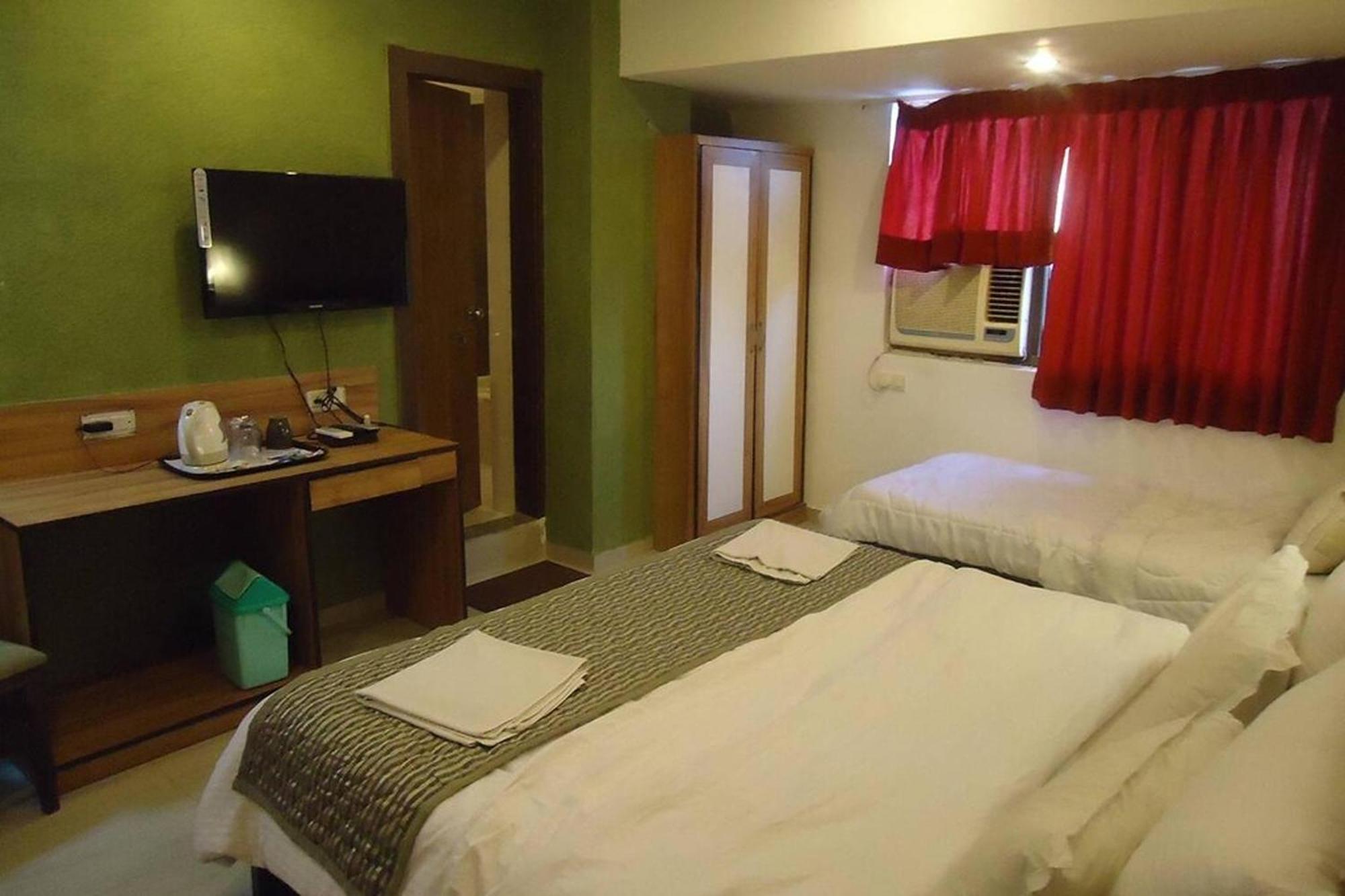 Hotel Maan Residency Satellite Road Ахмедабад Экстерьер фото