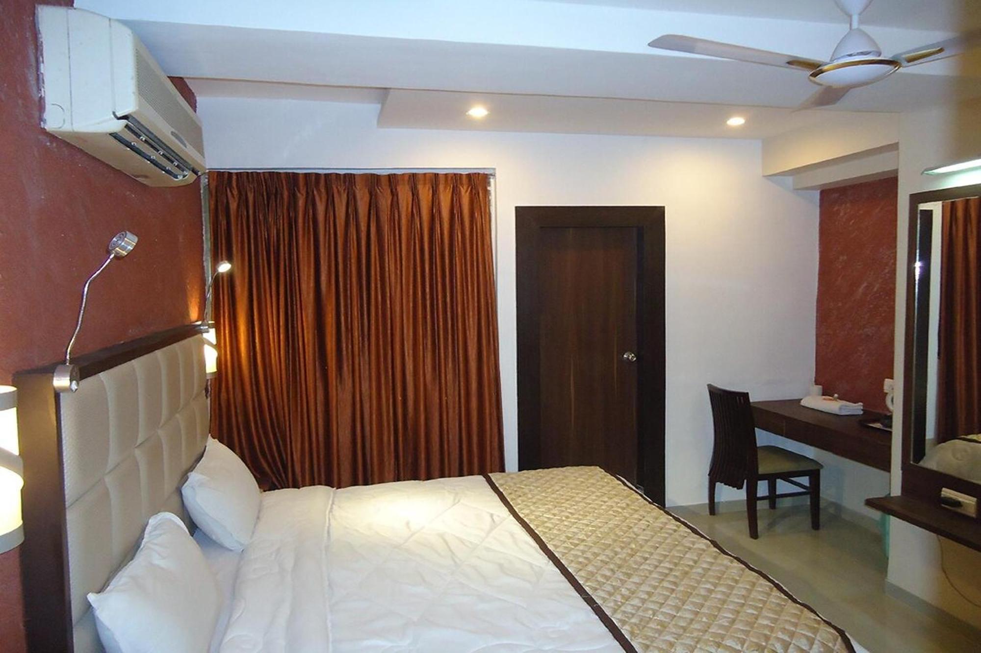 Hotel Maan Residency Satellite Road Ахмедабад Экстерьер фото