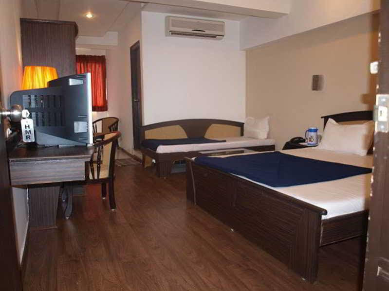 Hotel Maan Residency Satellite Road Ахмедабад Экстерьер фото