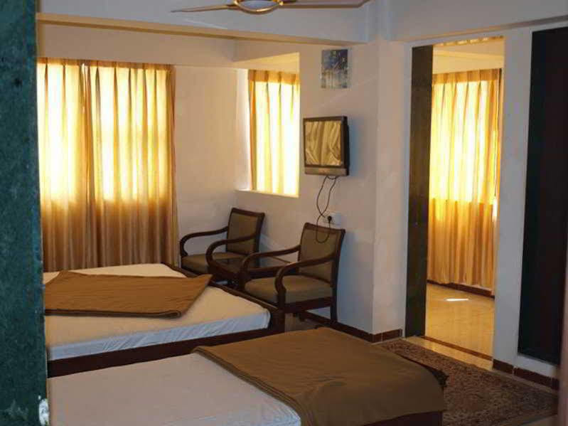 Hotel Maan Residency Satellite Road Ахмедабад Экстерьер фото