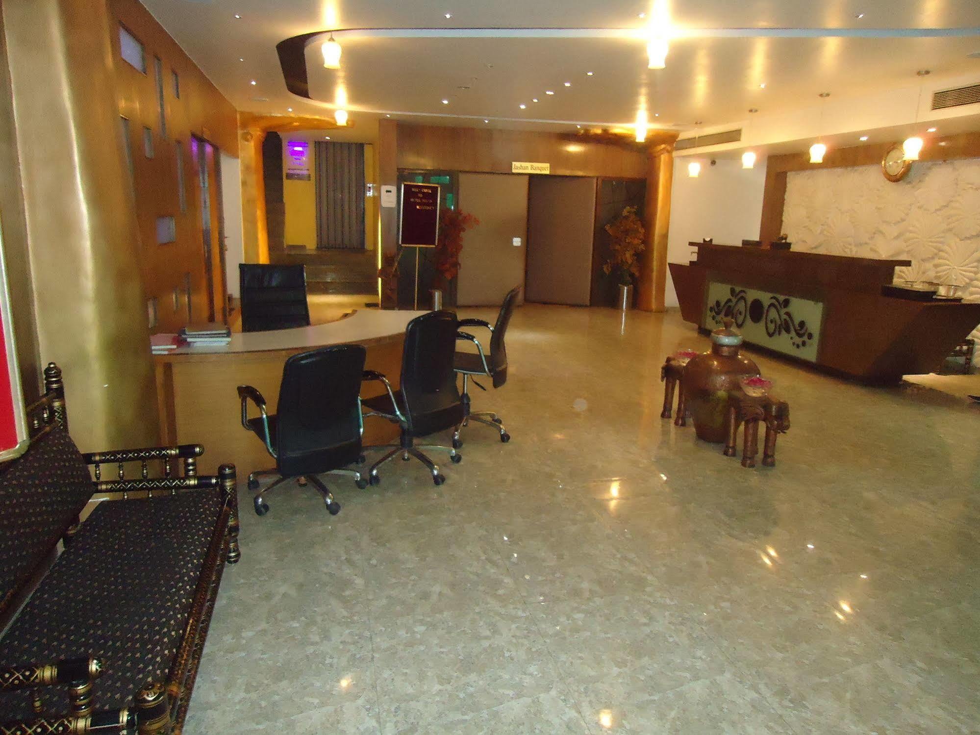 Hotel Maan Residency Satellite Road Ахмедабад Экстерьер фото