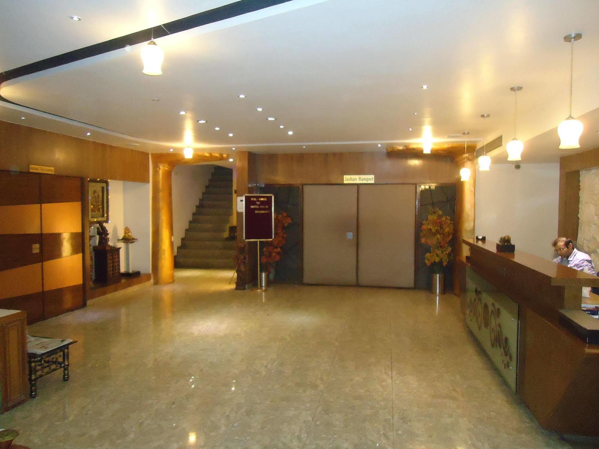 Hotel Maan Residency Satellite Road Ахмедабад Экстерьер фото