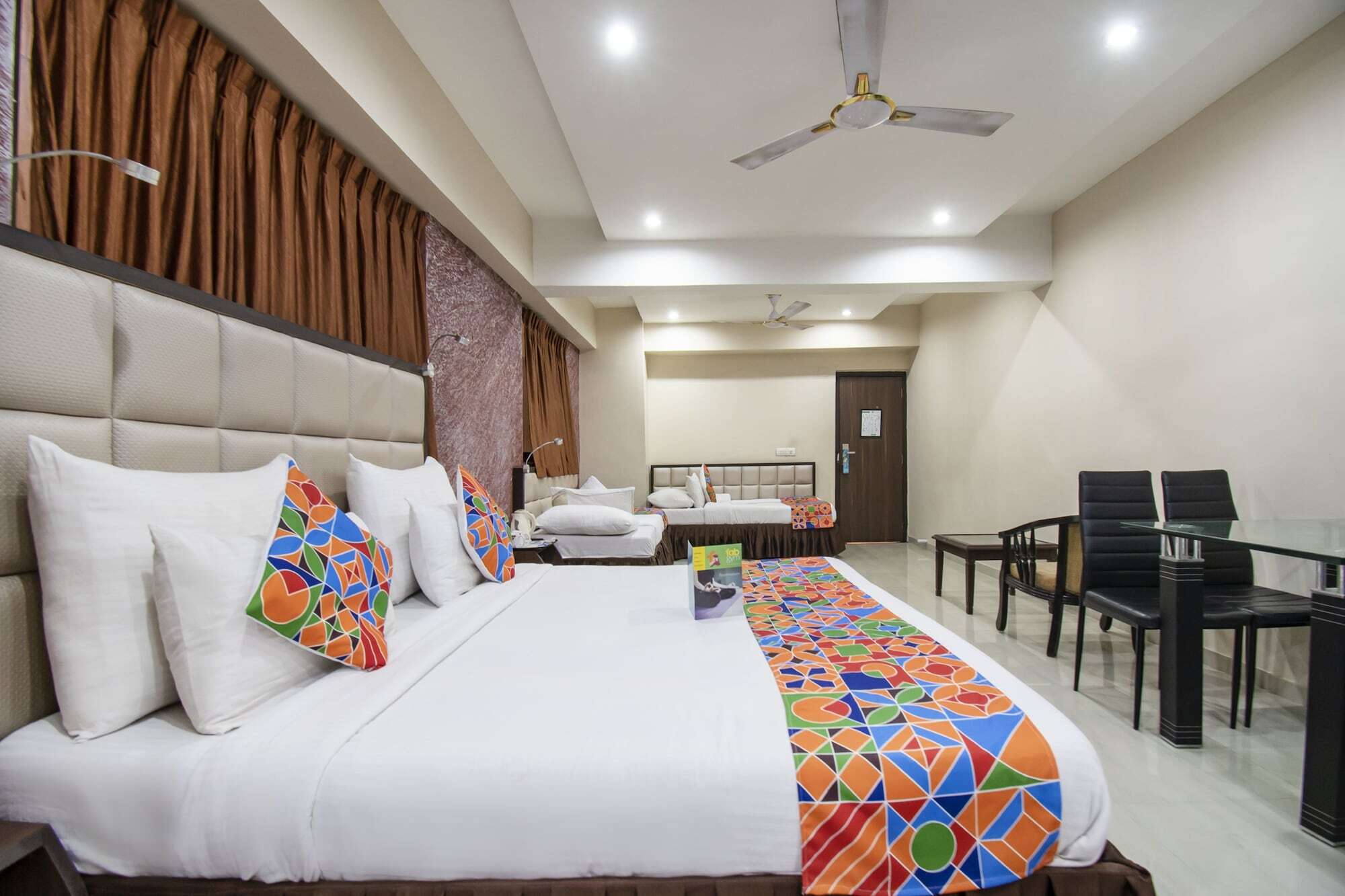 Hotel Maan Residency Satellite Road Ахмедабад Экстерьер фото