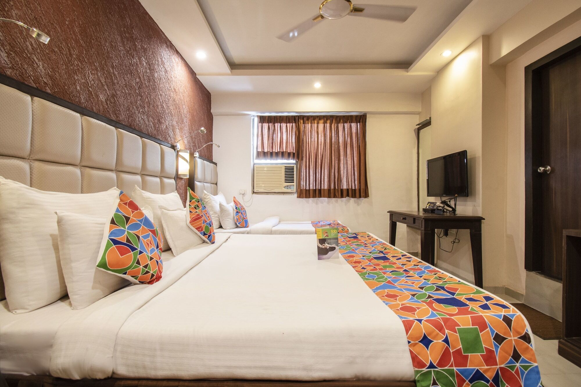 Hotel Maan Residency Satellite Road Ахмедабад Экстерьер фото