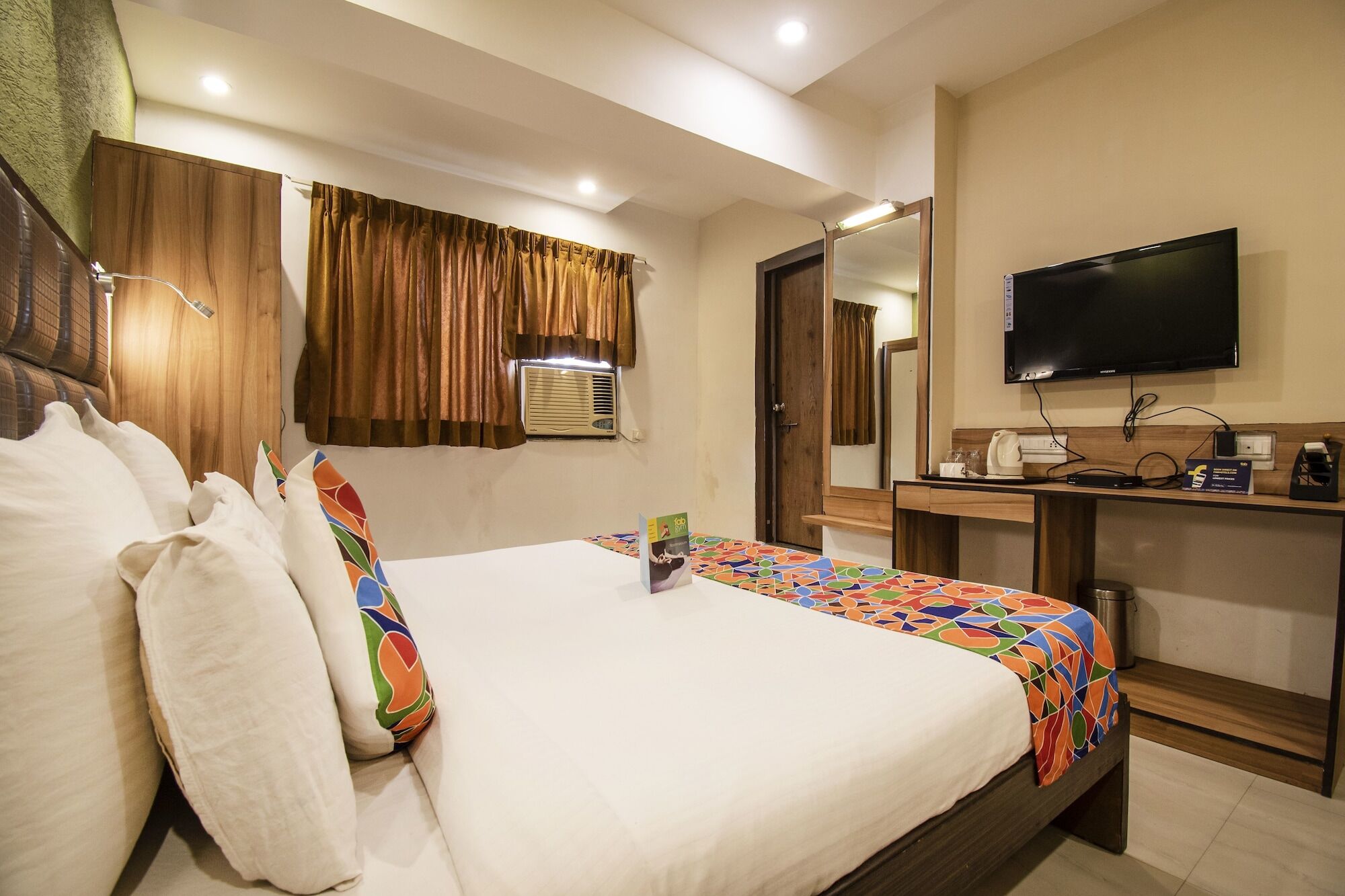 Hotel Maan Residency Satellite Road Ахмедабад Экстерьер фото